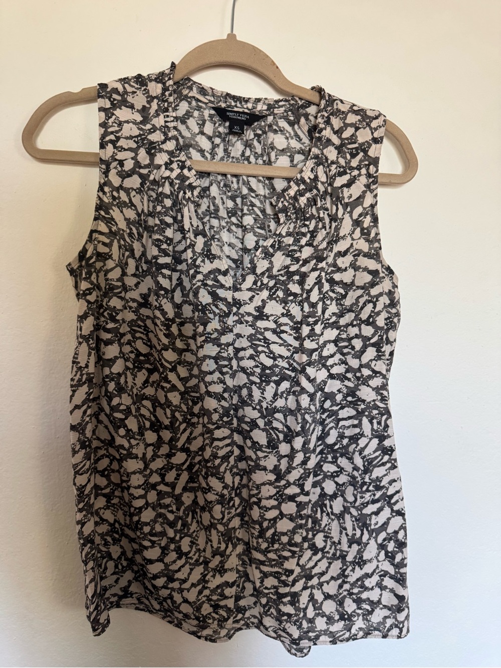 Simply Vera Vera Wang Black and Cream Printed Sleeveless V-Neck Camisole